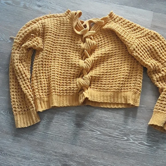 Star & ivy sweater 10/12 gold girls 4/$10 - Picture 2 of 3